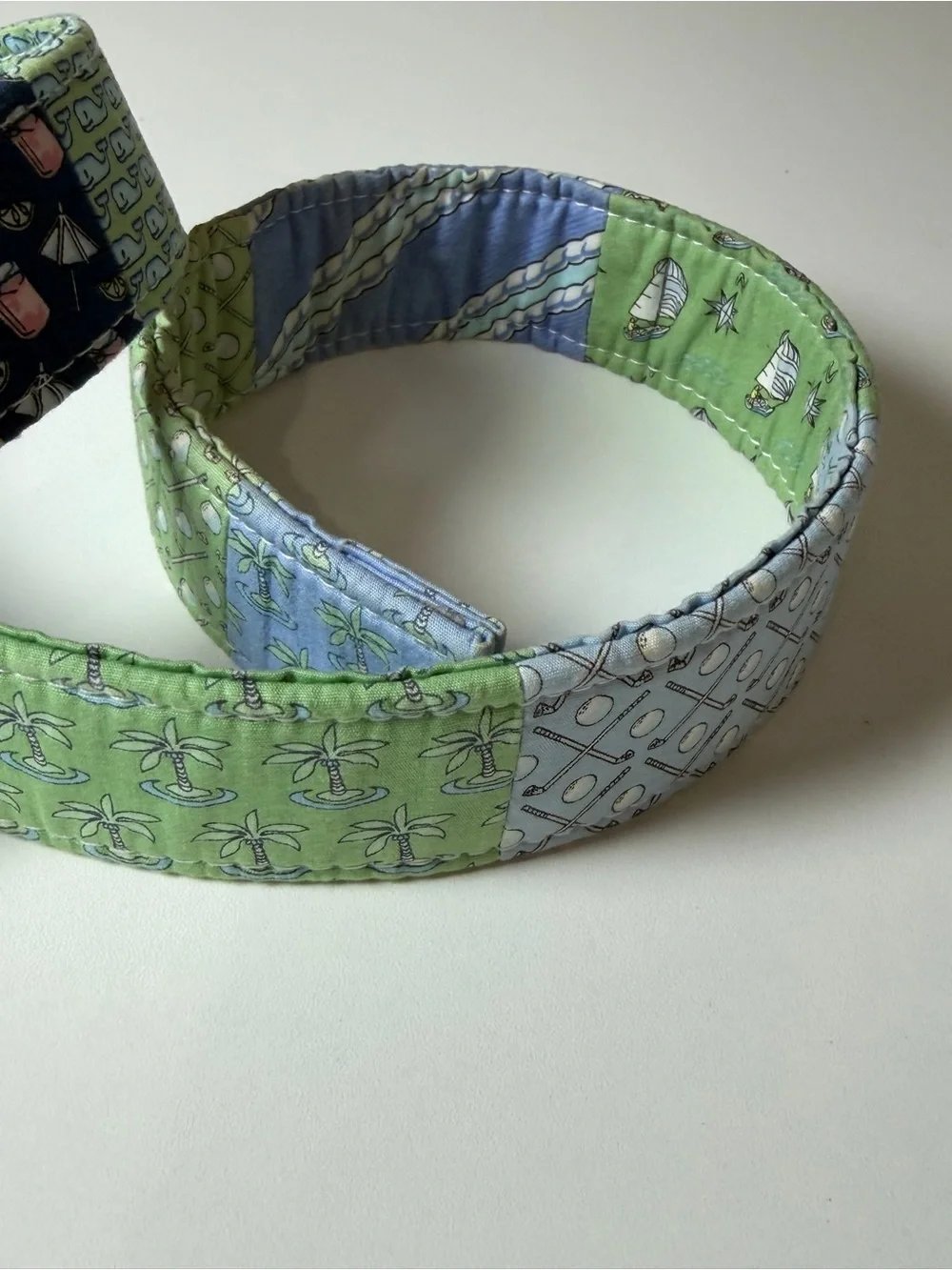 Vineyard Vines Medium Patchwork Whale Print D-Ring Belt in Pink, Navy, Green